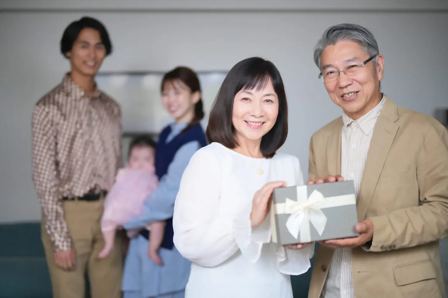 内祝い 両親向けの相場って、ぶっちゃけいくら?
